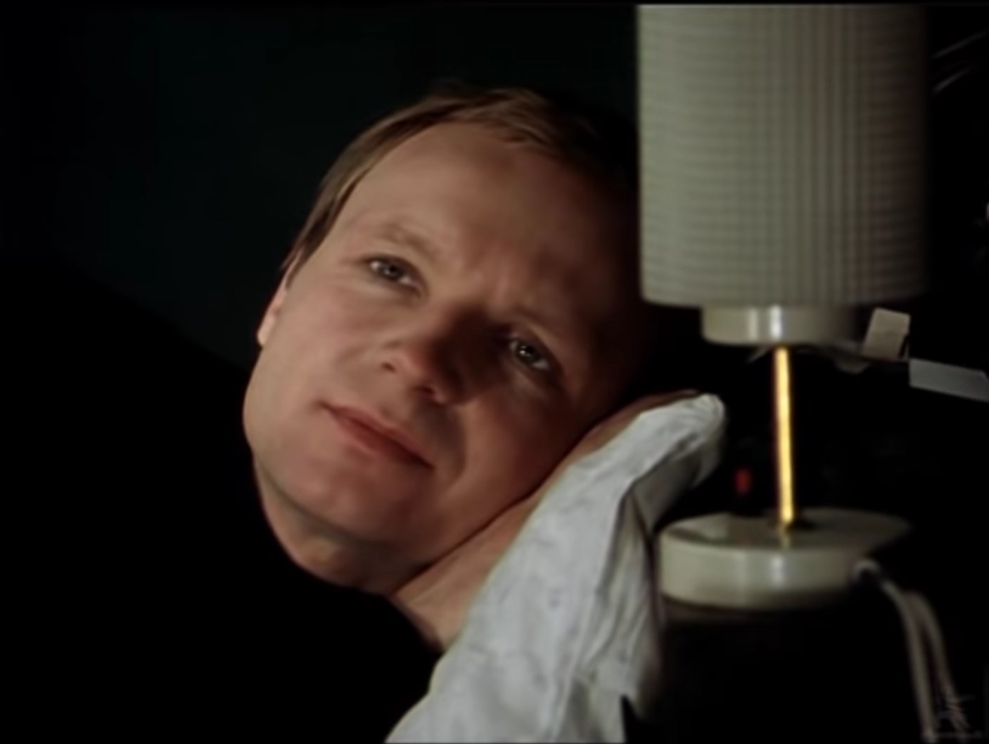 — Как её зовут?
— У неё удивительное имя... Надя.
— Главное — редкое.