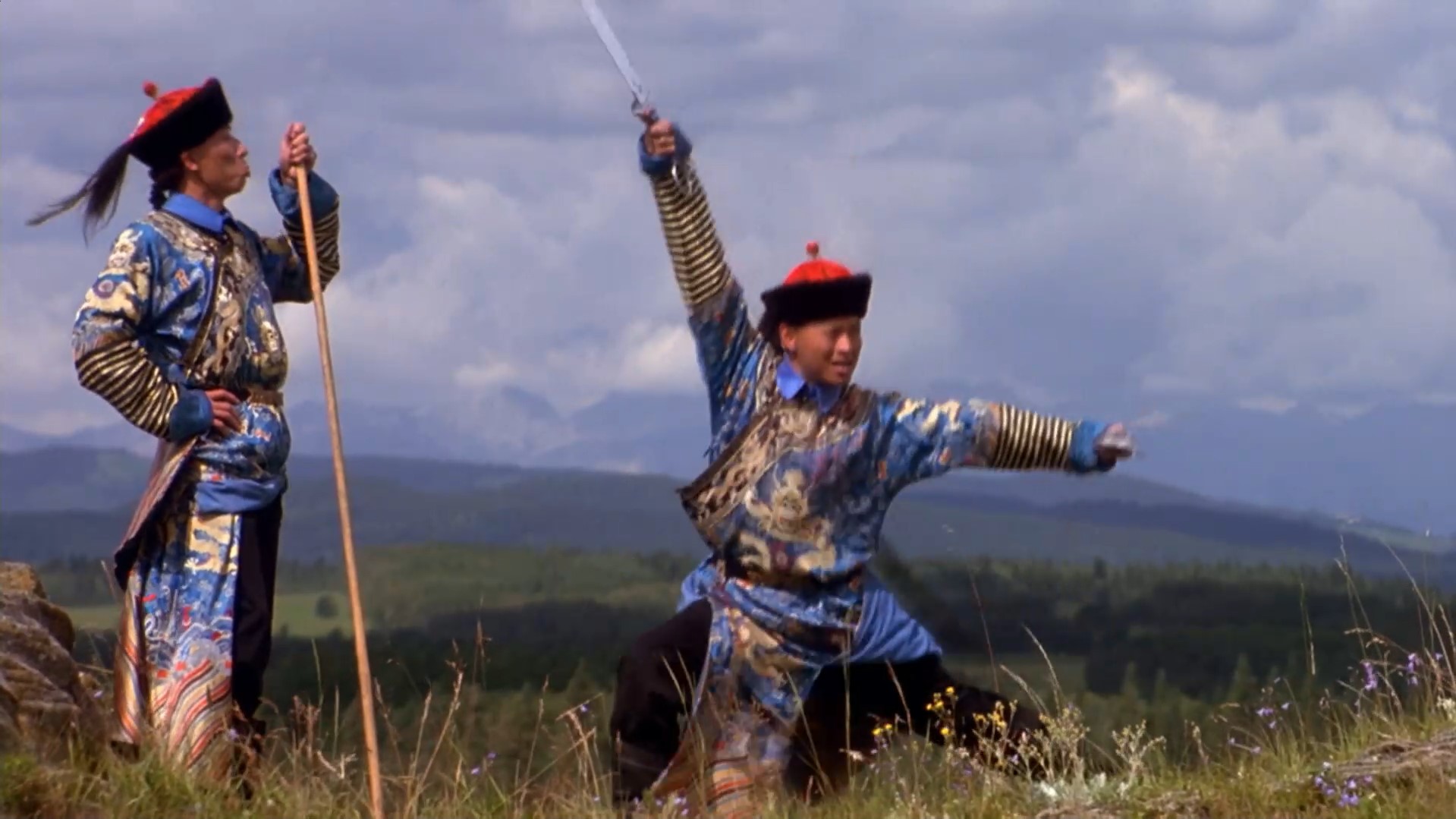 — Они вообще не похожи на тех индейцев, которых мне приходилось видеть.
— Потому что они не индейцы, женщина, они — евреи.