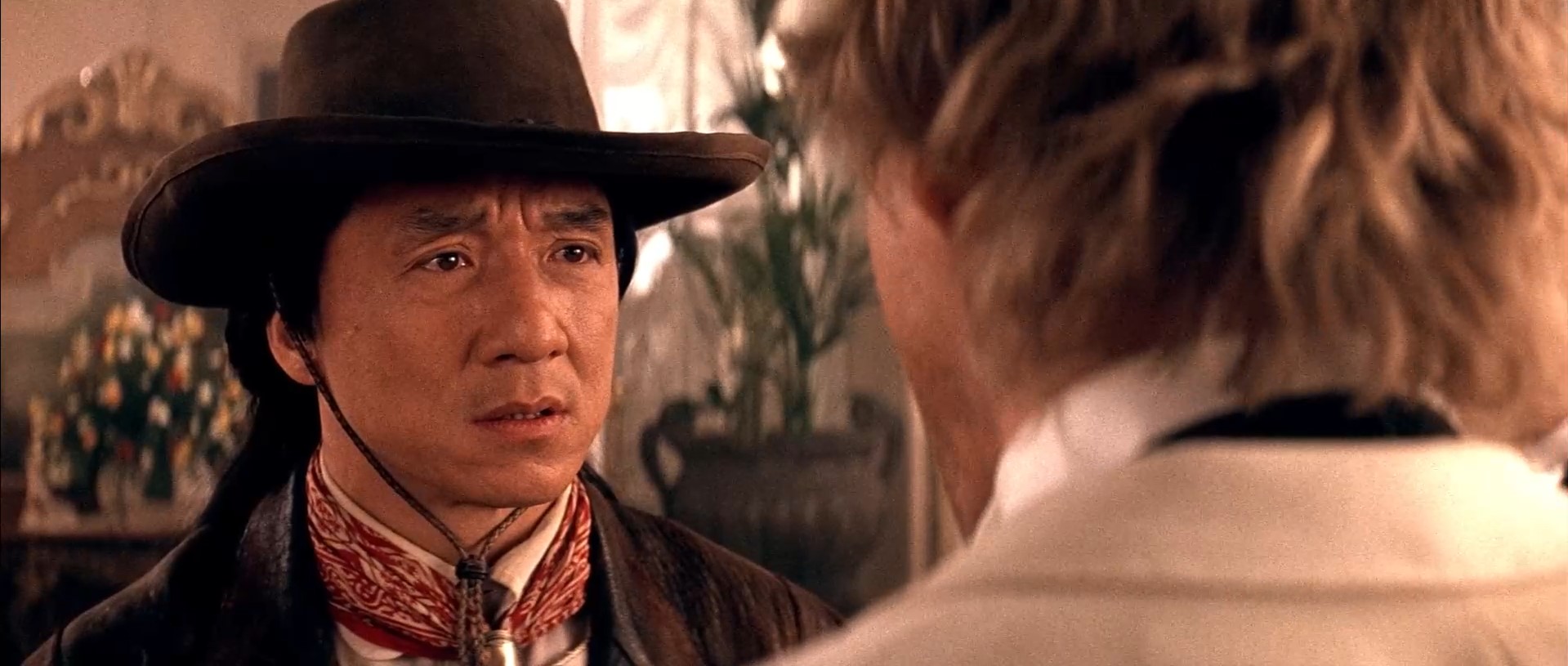 Ты не говорил, что у тебя есть сестра. Она красивая или такая же, как ты?