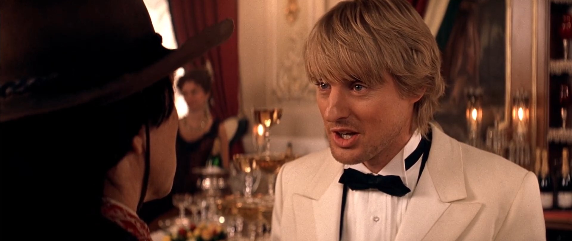 Ты не говорил, что у тебя есть сестра. Она красивая или такая же, как ты?