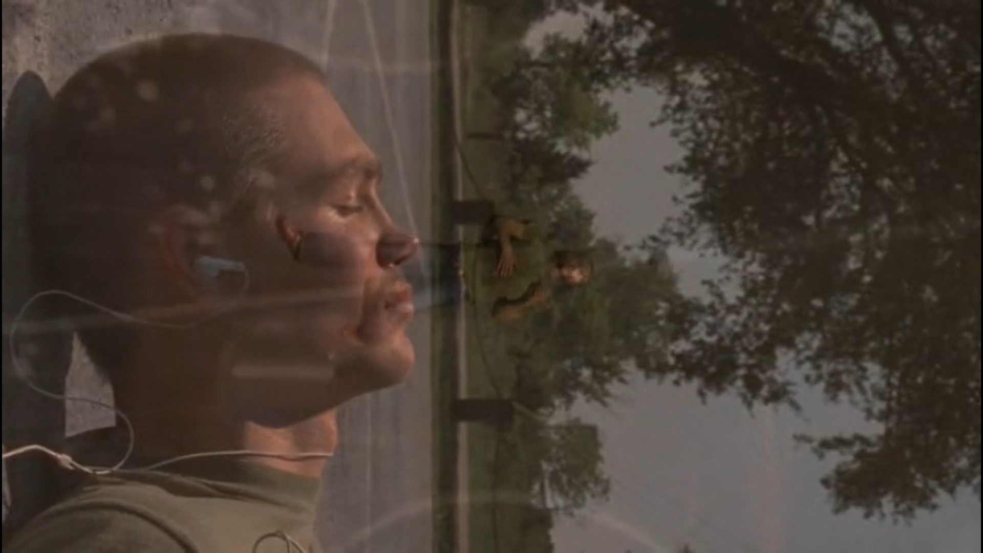 Теренс Хэнбери Уайт сказал: «Наверное, каждый из нас отдаёт своё сердце тому, кто едва ли думает о нём».