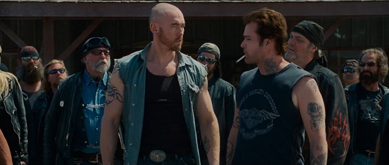 — А у них есть яйца!
— Я их яйца засуну в рот и сожру!
— Яйца засунешь в рот?!