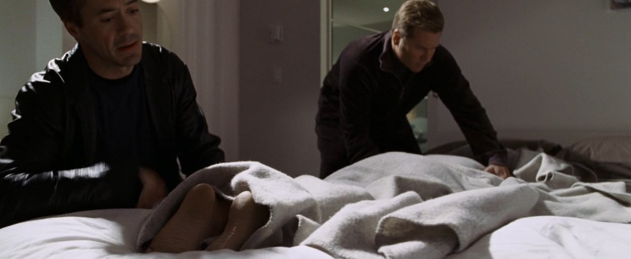 — Этот труп?
— Нет, это другой, остался от предыдущего посетителя гостиницы.