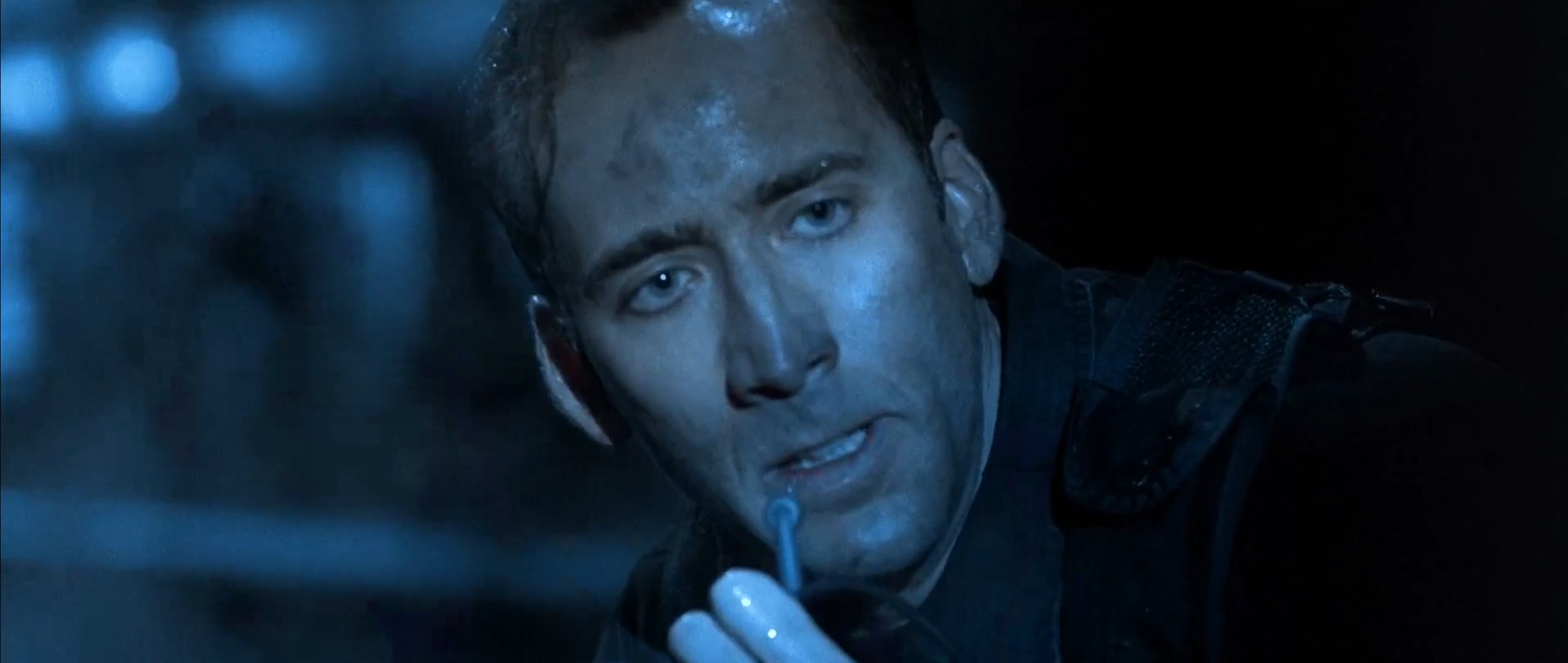 — Что ж, здесь возникли проблемы, сэр… у него есть оружие.
— А у тебя что? Водяной пистолет?