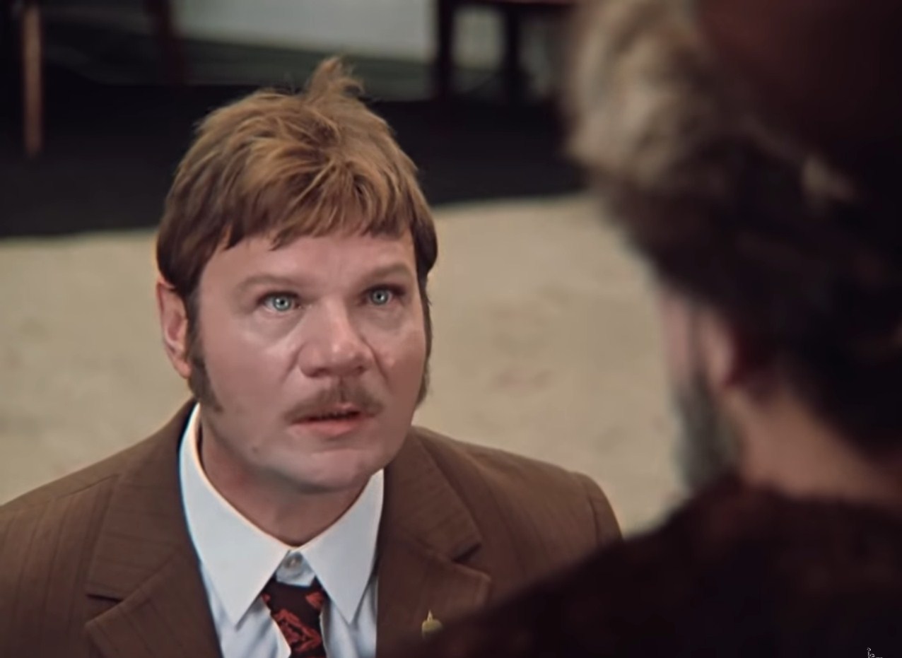 — Житие мое...
— Какое житие твое? Пёс смердящий! Ты посмотри на себя! Житие...