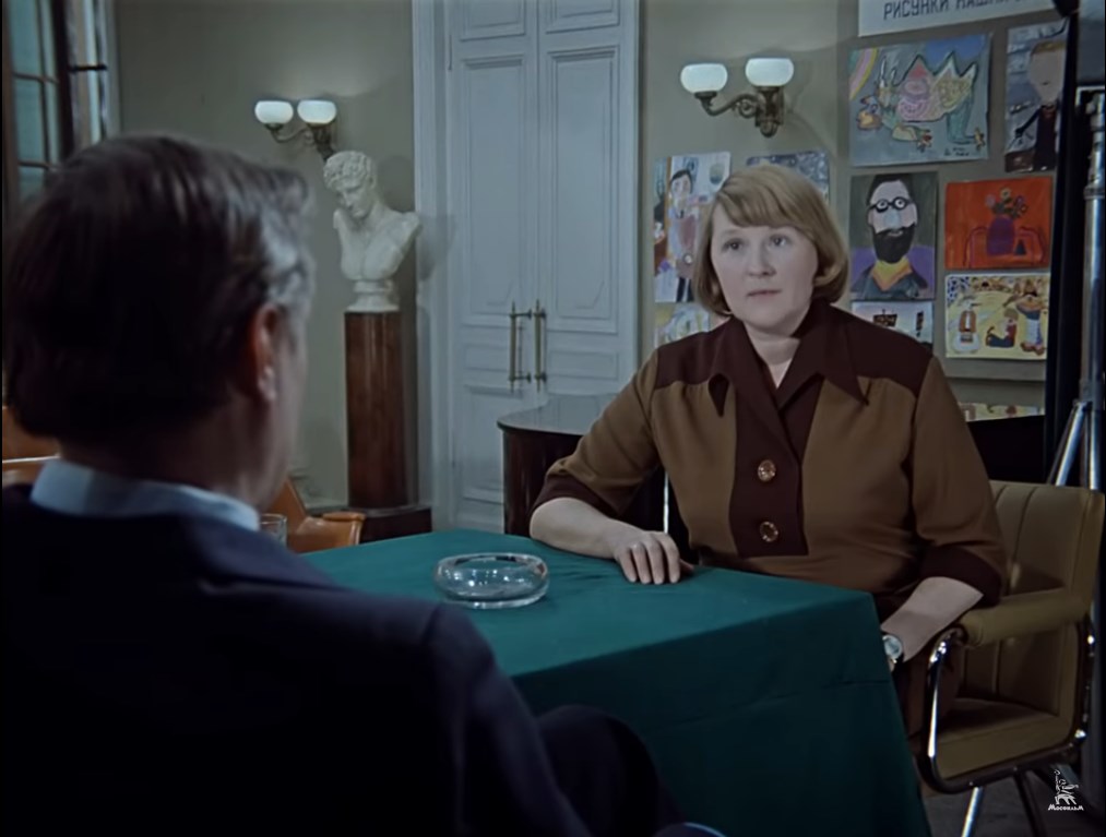 — Я соображаю, о ком вы говорите.
— А кроме вас ещё кто-нибудь соображает?
— Весь коллектив.
— Информация поставлена у нас хорошо!