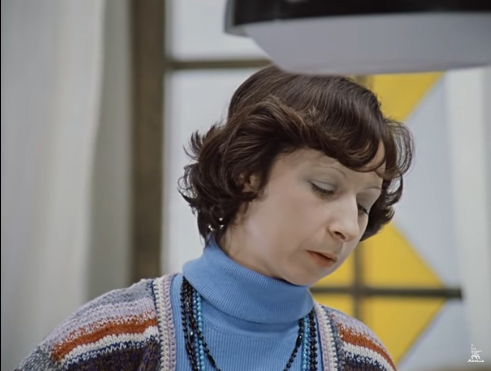 — Как же она могла оставить детей, Леонтьева? Она же мать.
— Ха! Мать!... Мать у них был Новосельцев!