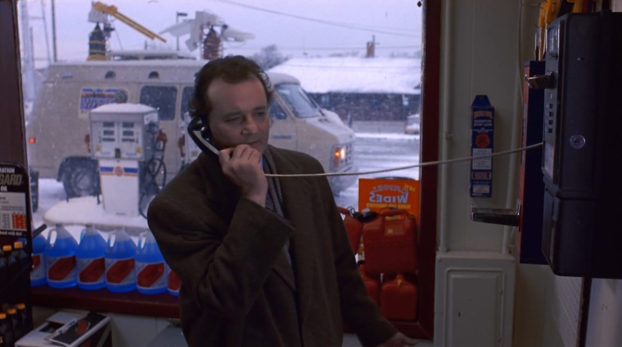 А у вас что, нет чрезвычайной линии для экстренных ситуаций или знаменитостей? Я и то, и другое. Я знаменитость в экстренной ситуации.