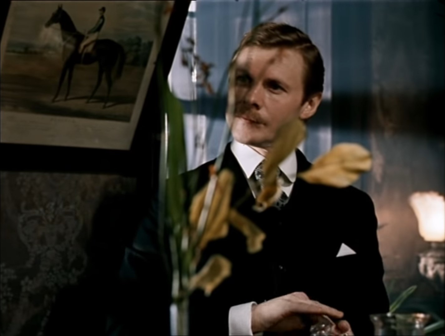 — Давно с Востока?
— Недавно, но как вы узнали?
— Пустяки! Скажите, доктор Ватсон, вы понимаете всю важность моего открытия?