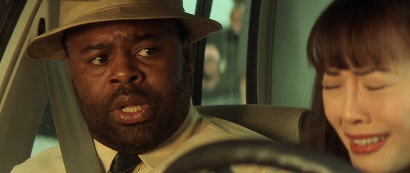 Ты не умеешь ни поворачивать, ни сигналить правильно, ты не можешь держать скорость, ты не умеешь парковаться. Зачем ты лезешь за руль? Я не умею плавать, ну и что? Я и не сую в бассейн свою чёрную жопу.