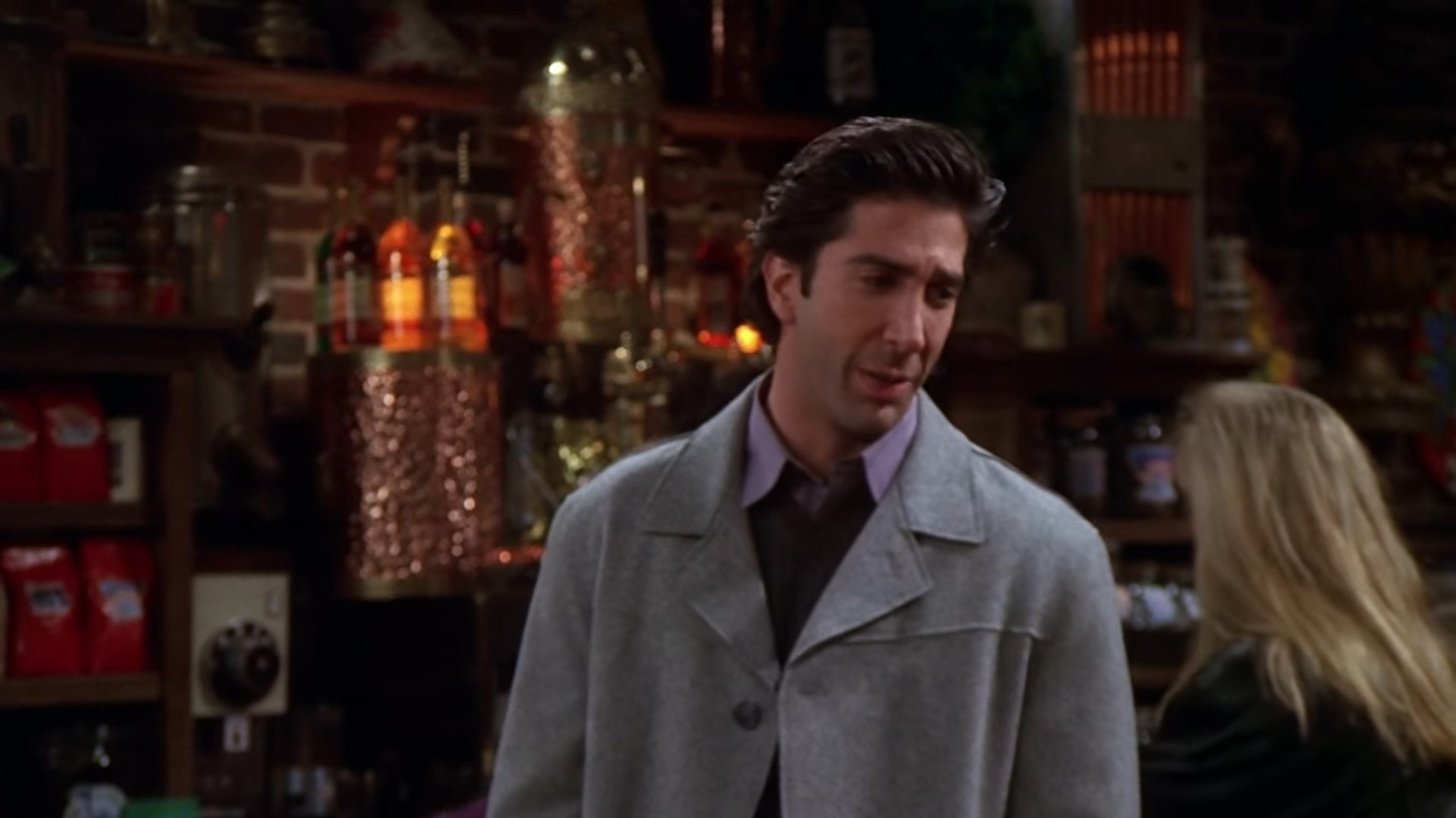 Чендлер Бинг Росс Геллер — Кто-то украл мой сэндвич.
— Что говорит полиция?