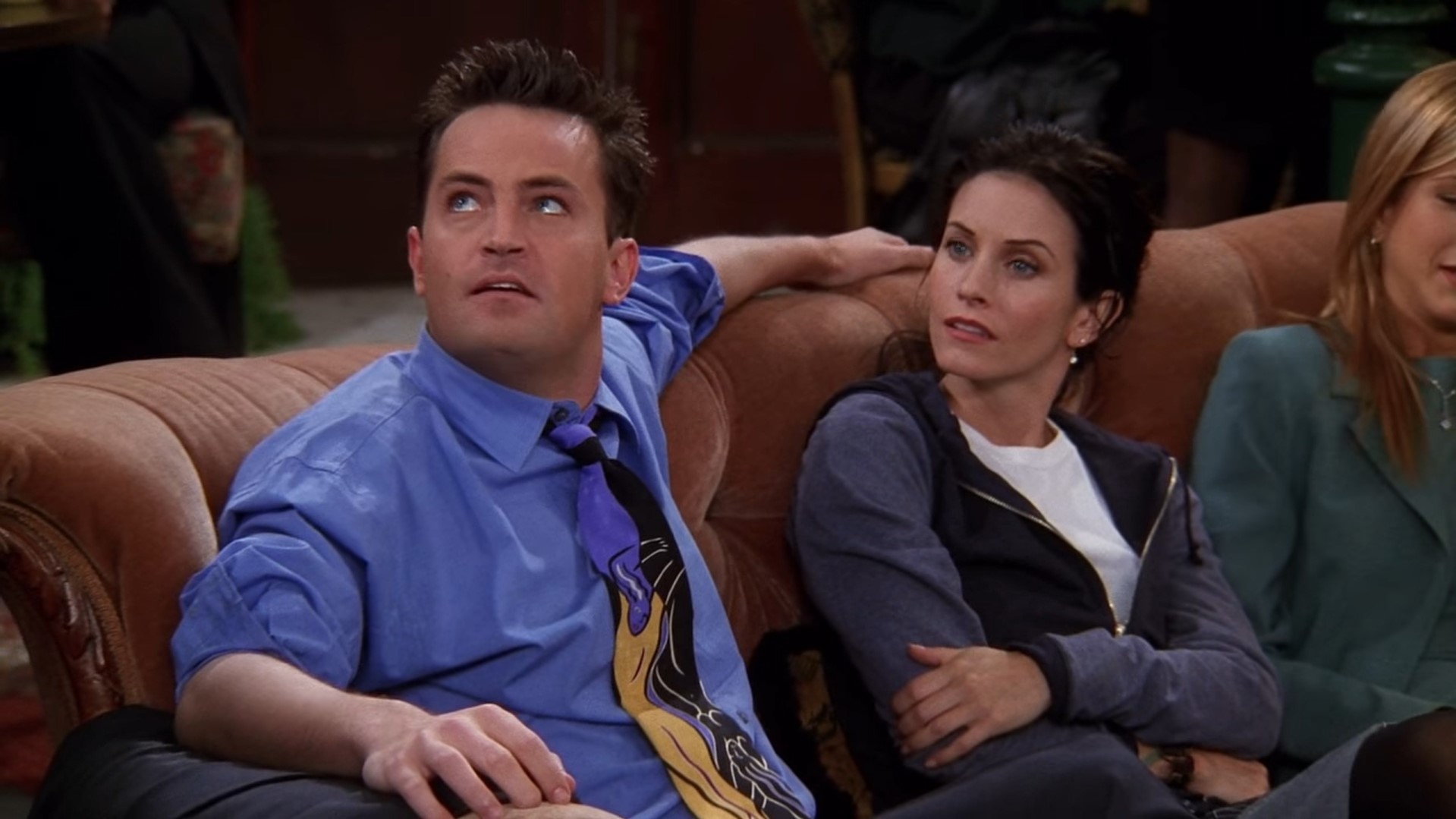 Чендлер Бинг Росс Геллер — Кто-то украл мой сэндвич.
— Что говорит полиция?