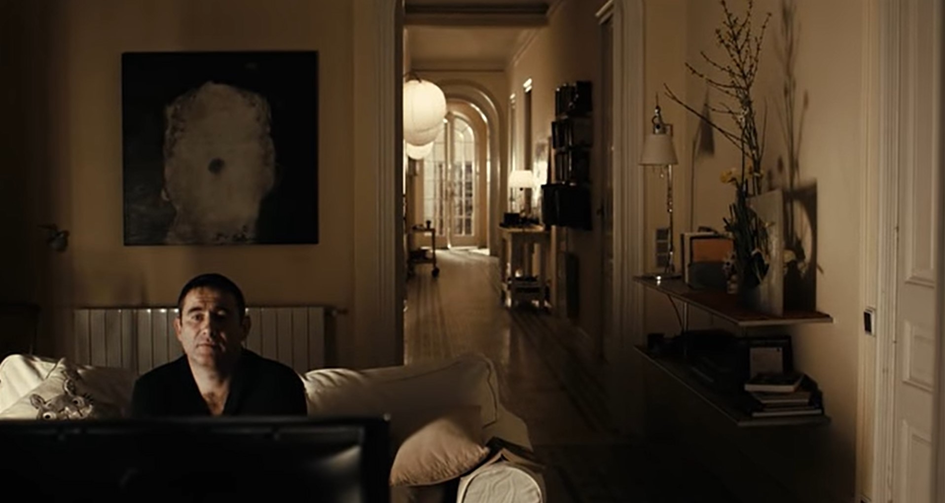 Дэвид начал свой путь в новой жизни, но в уголке его сердца всегда оставалась тайная комнатка в виде вагона метро... Там всегда ждала его Рю.