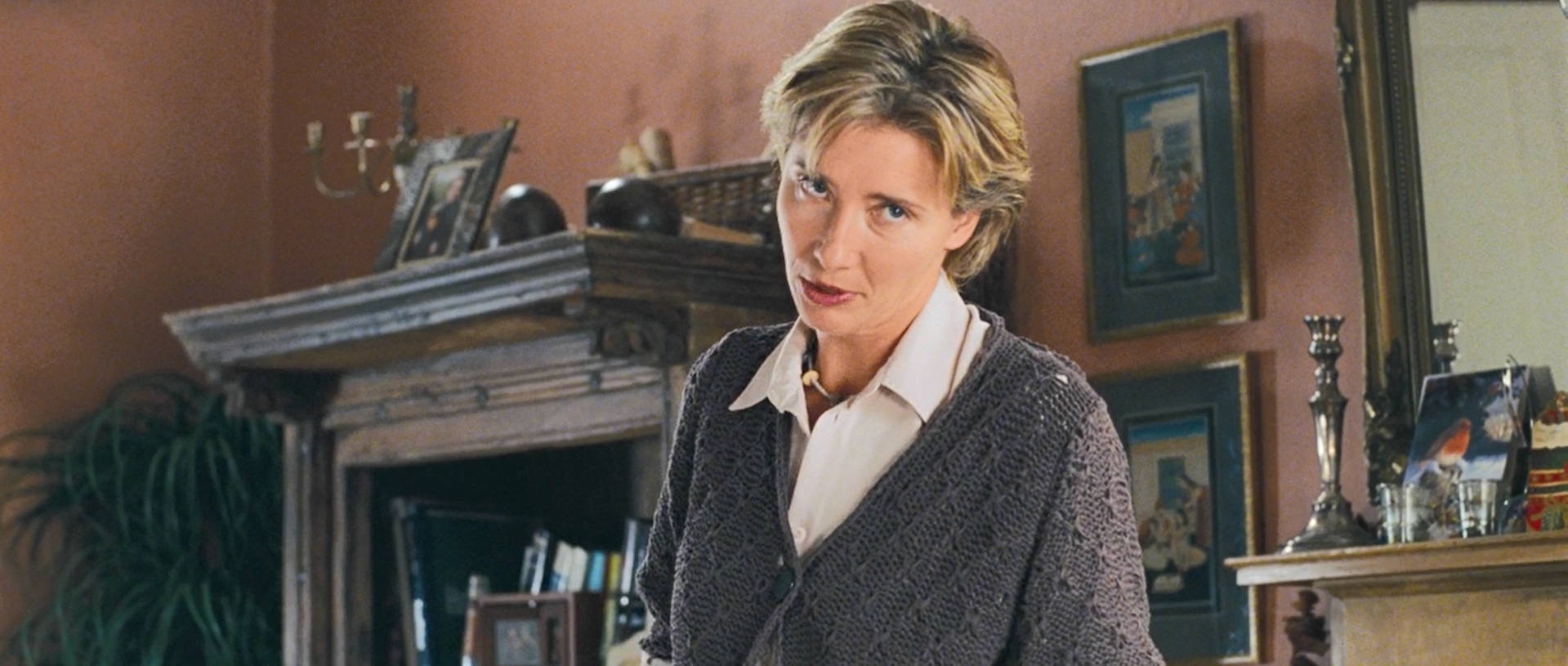 Тяжело быть сестрой премьер-министра. Жизнь заставляет всегда сравнивать. Что сделал сегодня мой брат? Он заступился за честь своей страны. А что сделала я? Голову омара из папье-маше.