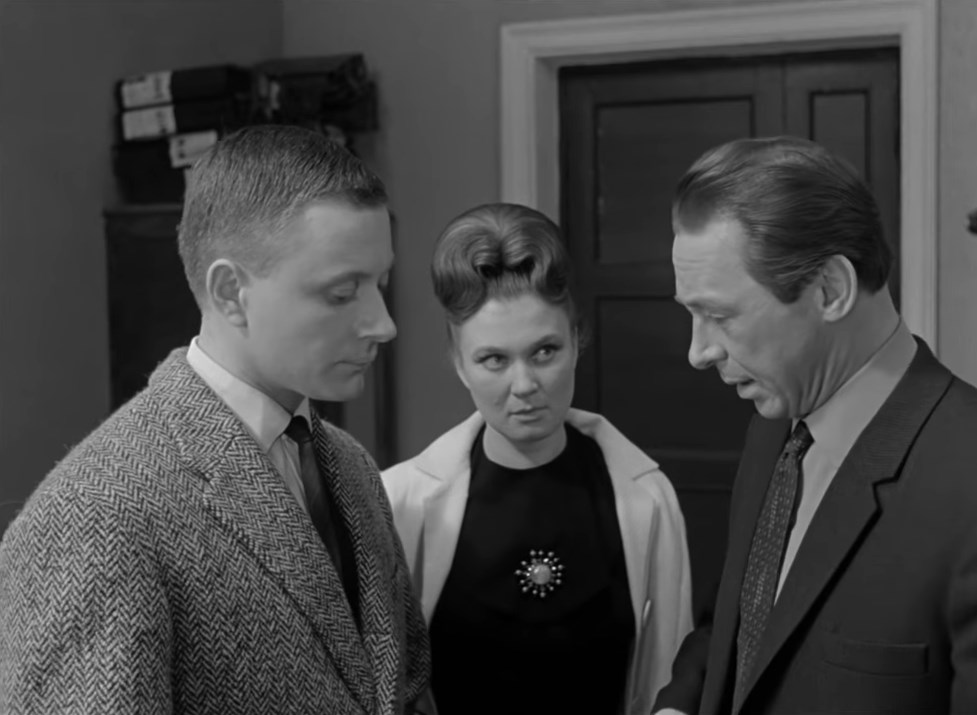 — У кого нога?
— Эта нога того, у кого надо нога!