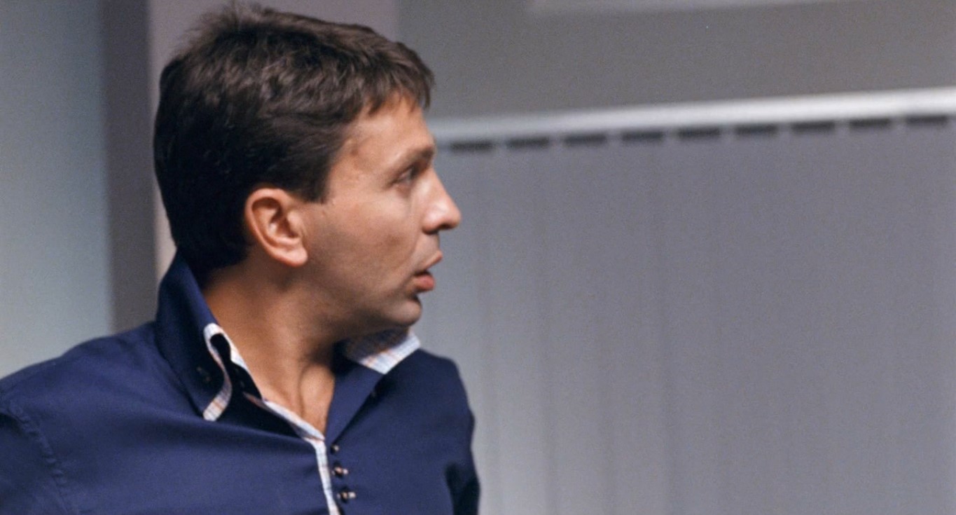 — Леша, я иду!
— Я молчал!
— Ты громко думал!