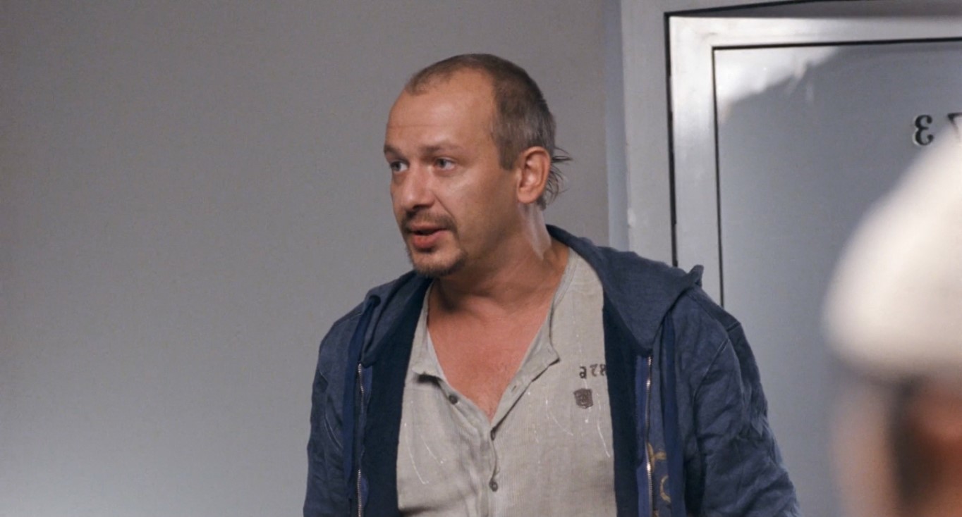 — Леша, я иду!
— Я молчал!
— Ты громко думал!