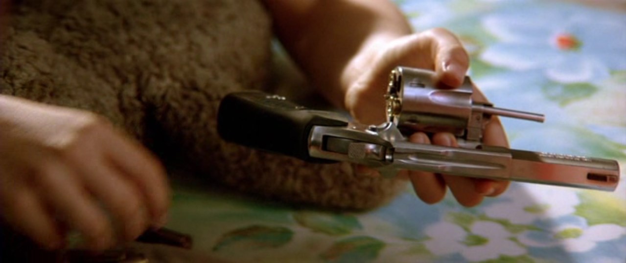 — Я знаю еще одну игру. Которая сделает более добрым, более мудрым. Она тебе понравится. Если я выиграю, то буду с тобой всю жизнь.
— А если проиграешь?
— Будешь ходить за молоком сам, как и прежде.