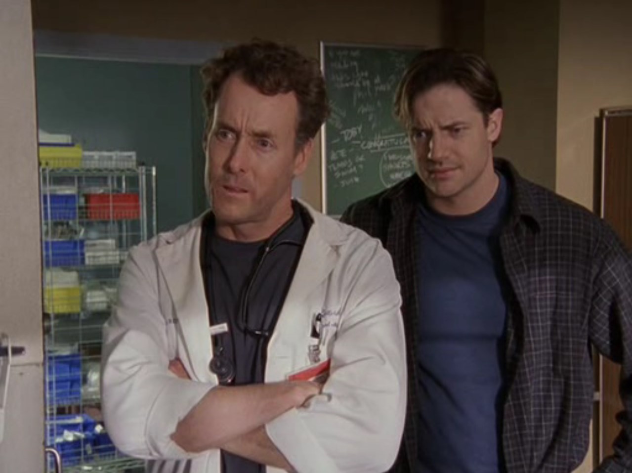 — Это шорты для душа.

— Шорты для душа?
— Для тех кому нечего скрывать, но он пытается!