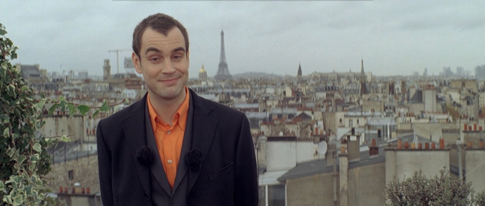 Париж.... это страсть. Париж — это праздник, это песня, это чувство. Но Париж — это и работа, метро. Париж — это блеск и нищета, трущобы. Париж — город с тысячей лиц.