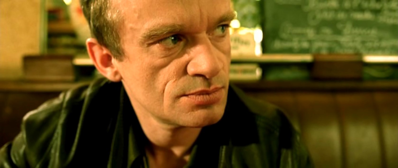 Единственное, что он любит, — это трескать подушечки полиэтиленовой упаковки...