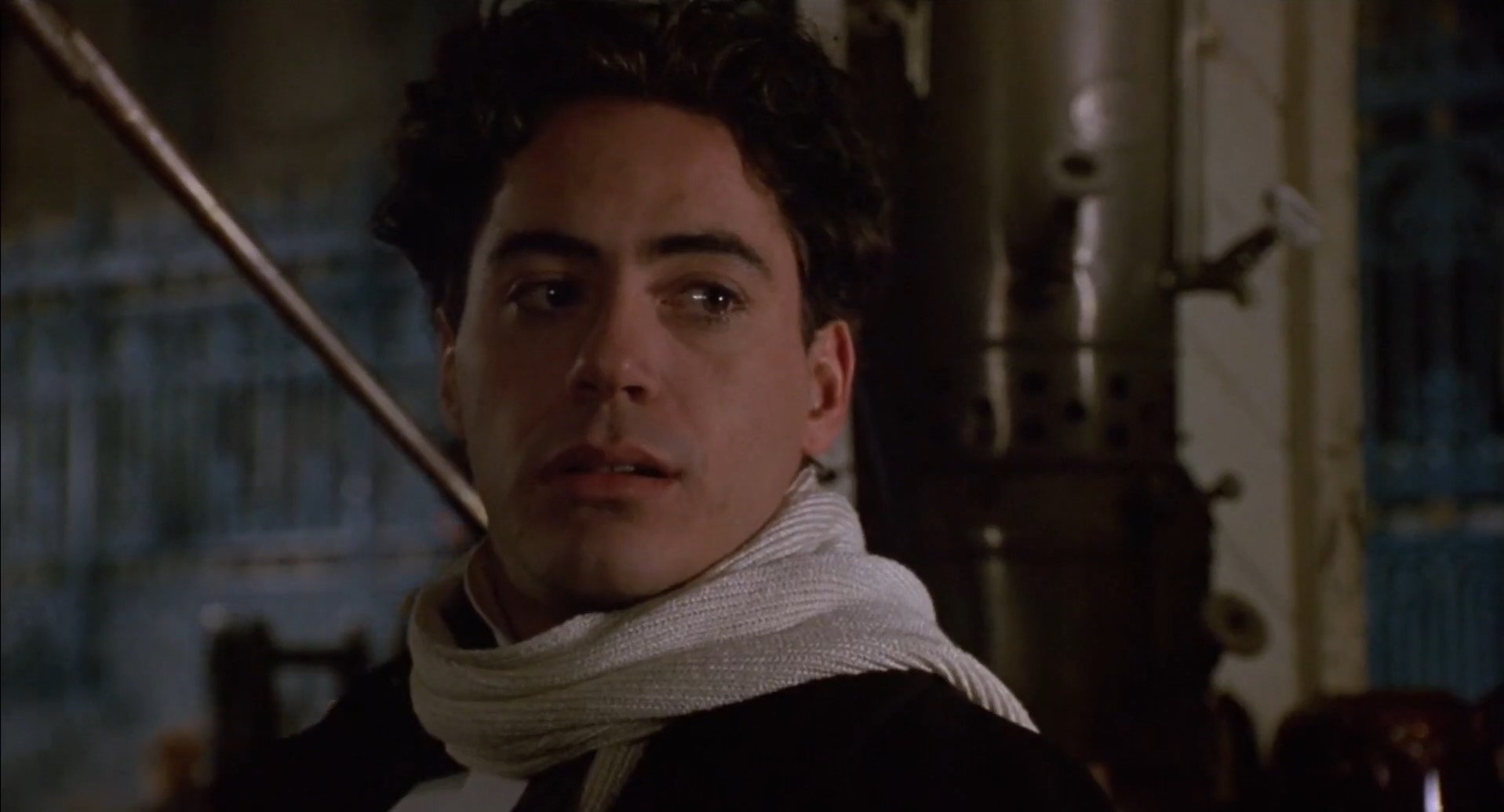 — Чарли, но я не могу выйти за тебя!
— Почему?
— Мне только 16!
— Это скоро пройдёт.