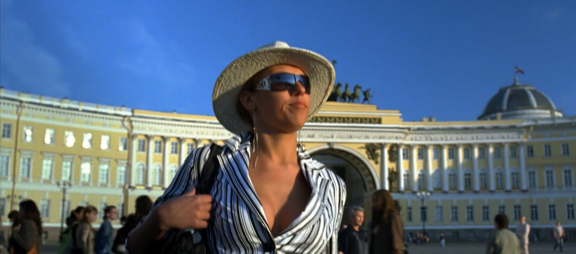 Майя (жительница Петербурга) фей Пафнутий — И вообще, ты ненастоящий!
— Ну и что! Вон у той девушки грудь тоже ненастоящая, но никто же не бегает и не кричит: «Ой, ненастоящая грудь!»
— Это разные вещи: её грудь можно потрогать, а тебя — нет!
— О, ты хочешь потрогать её грудь???