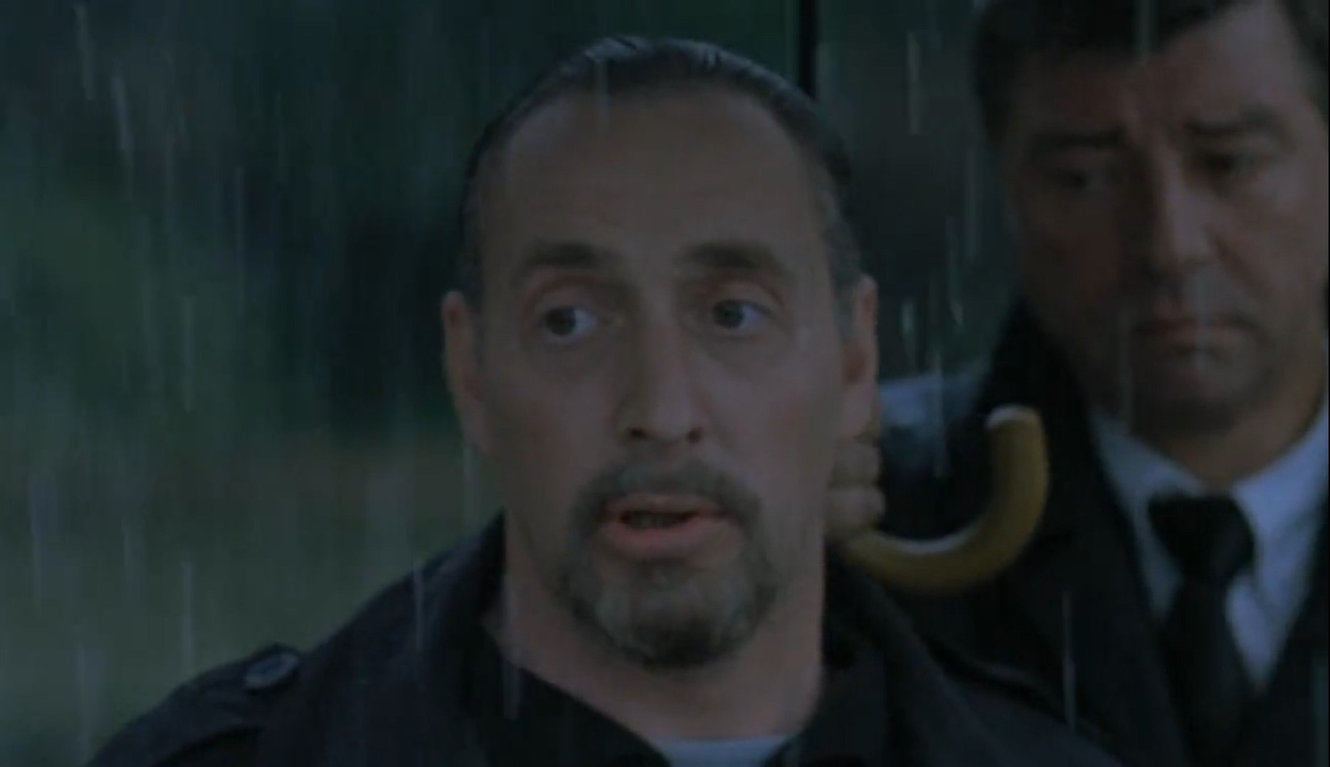 — Он тоже вот так из бутылки пил.
— Стаканов не было?
— Нет, чтобы завоевать девушку.