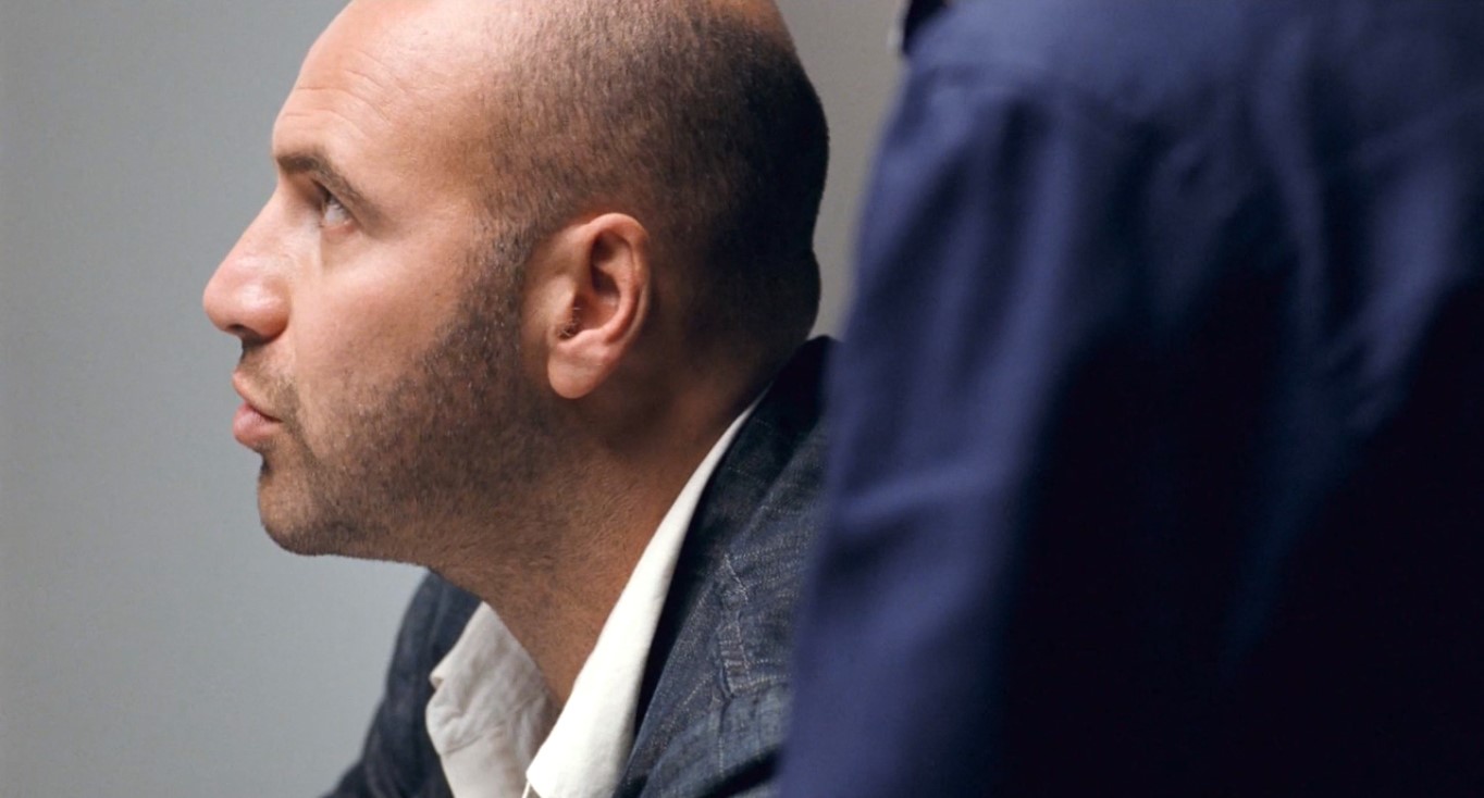 — Аня! Смотри, раздобудь нам где-нибудь Красную Книгу? Только побыстрее, это важно.
— А англо-русский словарь подойдёт? Весь красный, ну там только две золотые полосочки?
— Подойдёт. Прям срочно его тащи. И фломастеры принеси — мы полоску заштрихуем, будет полностью красный.