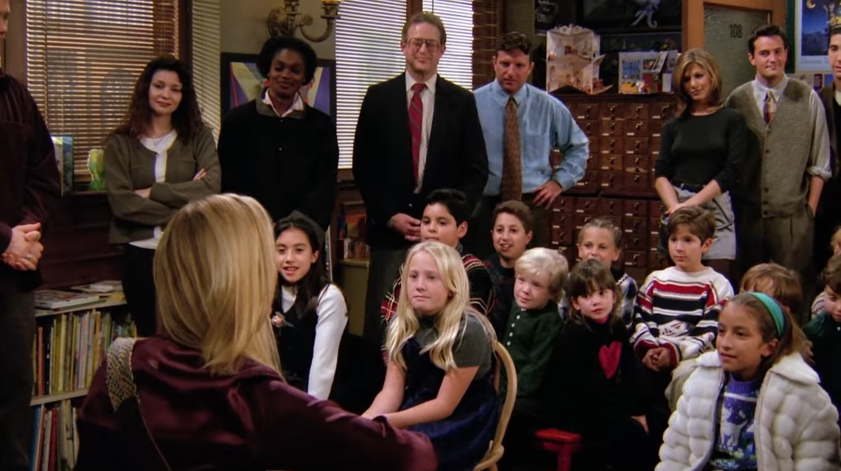 Коровка стоит на лугу,
Коровка стоит на лугу...
Фермер бьет ее током,
Пускает на фарш
И вот мы жуем сосиску!