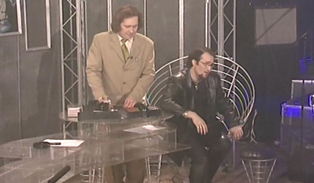 Гуманизмом мальчики в детстве занимаются.