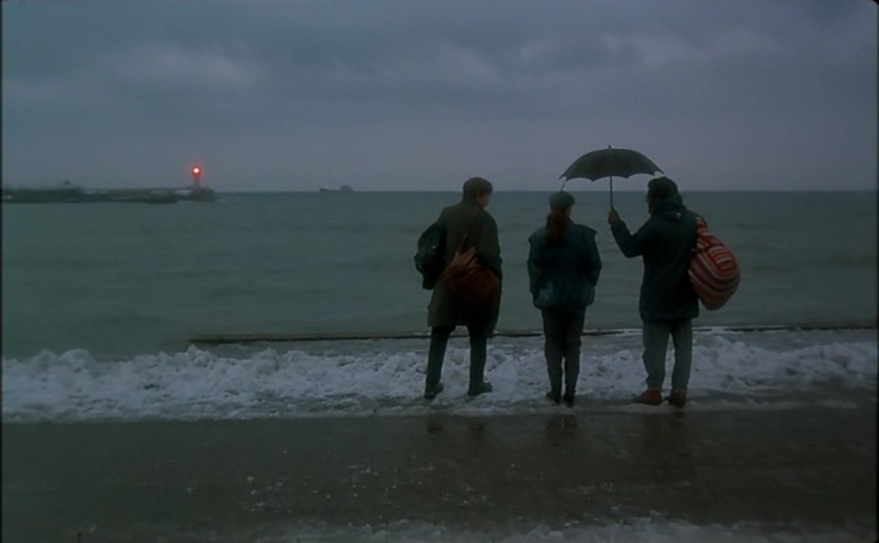 Алика — А Вас, простите, как зовут?
— Алика.
— Странное имя.
— Ничего странного. Дурацкое имя, вот и всё. Мама хотела назвать Александрой, отец Ликой. Сошлись на среднем, получилось Алика. Дикость, как, впрочем, любой компромисс.
— ... А море зовут Чёрное.