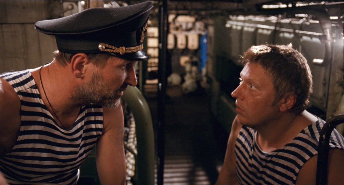 — Ты радиостанцию-то хоть не продал?
— Так как? Она ж приваренная!