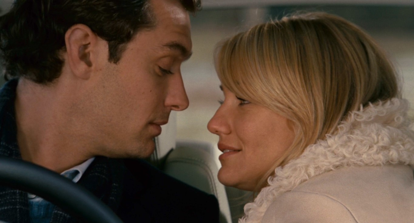 Аманда Вудс Грэм Симкинс — Секс вообще всё усложняет, и в том случае, когда его нет, это тоже всё усложняет.
— Поэтому лучше всё же, чтобы он был.