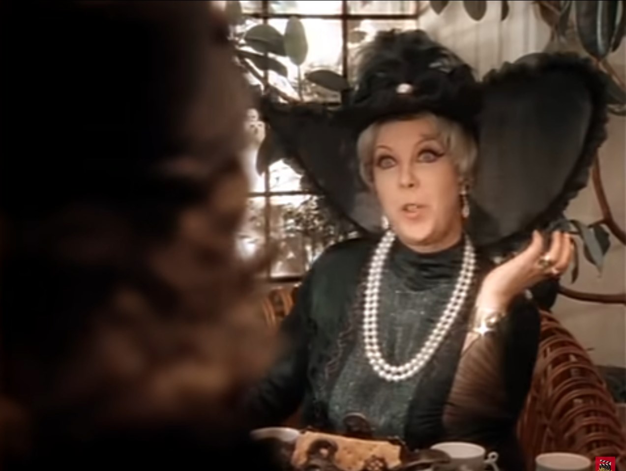 — Но ведь Дон Педро умер!
— Мда? Какая неприятность...