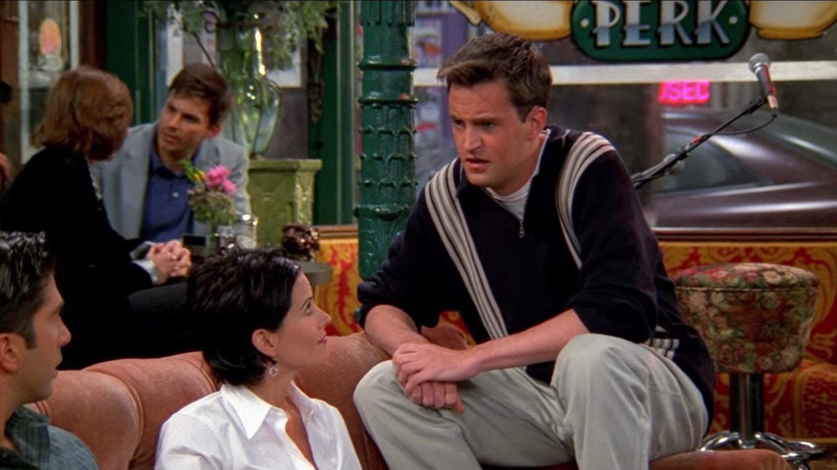 Да, я рассказываю людям чужие секреты! За это они меня и любят!