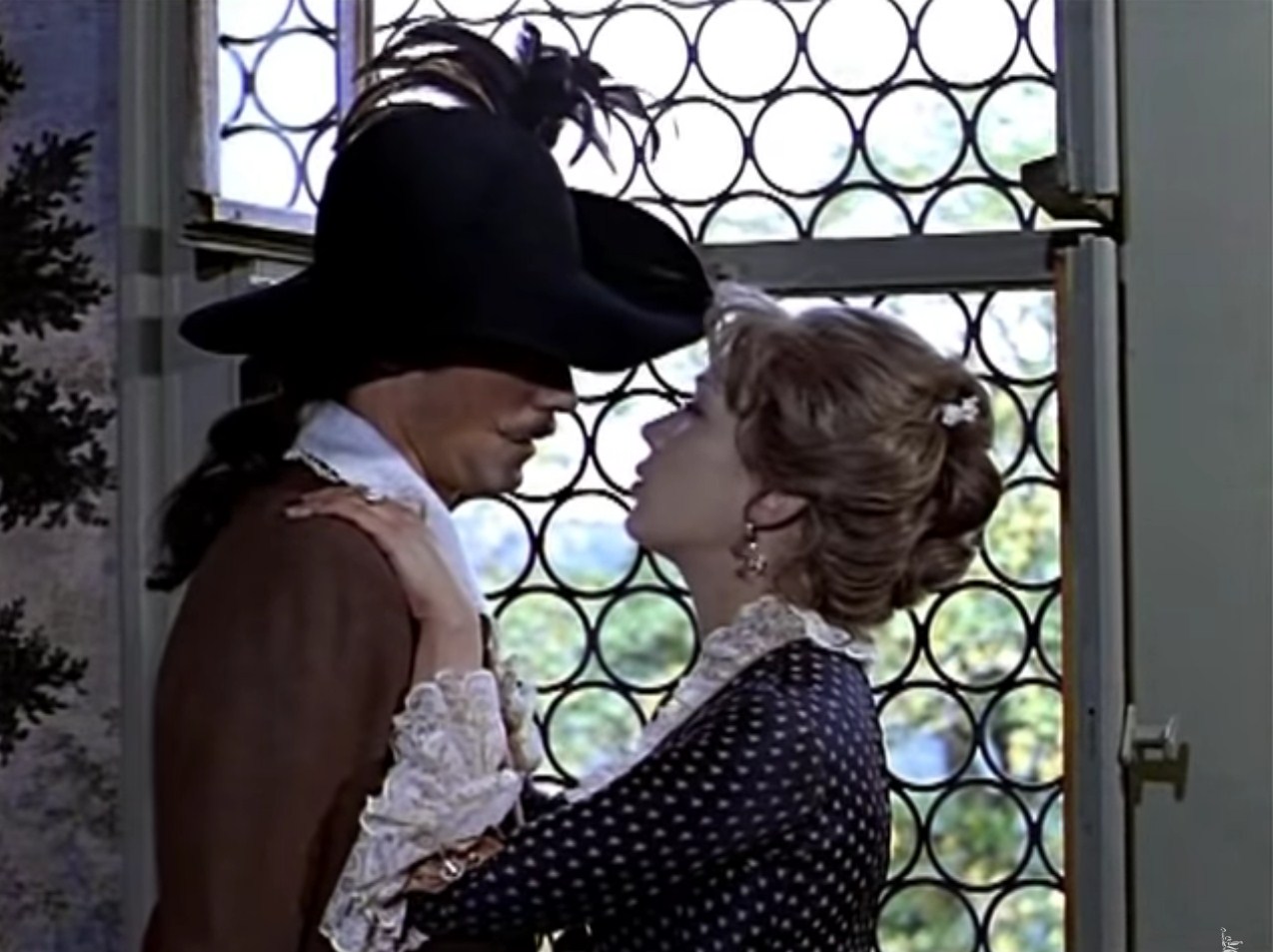 — Стань таким как все, Карл. Я умоляю...
— Как все? Не летать на ядрах? Не охотиться на мамонтов? Не переписываться с Шекспиром?