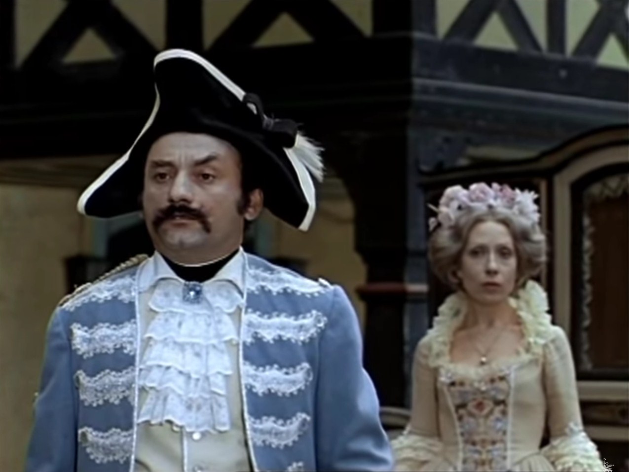 главнокомандующий Барон Мюнхгаузен будет арестован с минуты на минуту! Просил передать, чтоб не расходились.