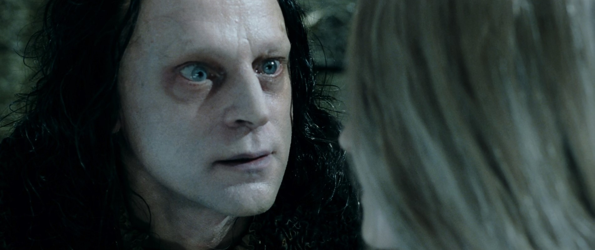 — Оставь меня, змей!
— Но ты и так всеми оставлена. Кто знает, что шепчешь ты в горькой темноте ночи, когда кажется, что твоя жизнь загублена, а стены твоей светлицы смыкаются вокруг тебя, будто золочёная клетка. Такая прекрасная и такая холодная. Будто тусклое весеннее утро... всё ещё скованное зимним морозом.
==============================================
— Оставь меня одну, змеёныш!
— Но ты же и так одна. Кто знает, о чём говоришь ты во тьме горькими бессонными ночами, когда кажется, что вся твоя жизнь съёживается до минуты. Стены комнаты сжимаются, подступают вплотную, а в комоде теснятся неведомые жуткие создания?
==============================================
— Оставь меня, змей!
— Ты одинока. Кто знает что ты шепчешь ночью в горестных ночных бдениях, когда жизнь кажется тебе такой жалкой, а стены твоей светлицы сдавливают тебя, окружают как склеп умершего. Такая красивая, такая холодная. Как утро ранней весны... всё ещё по-зимнему ледяное.