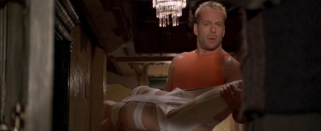 — Нам нужен священник.
— Поздравляю! Венчания этажом ниже.