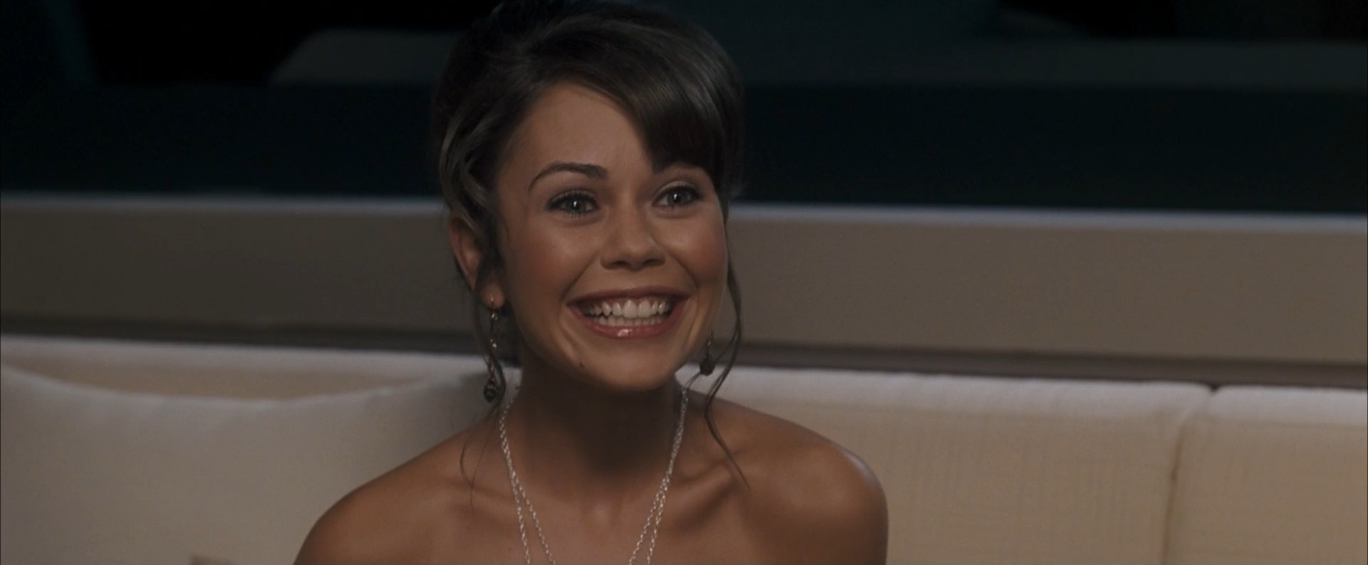 Тэсс Финнеган: — Он скончался на Мартинике от чахотки.
Джемма Ханикатт: — Оу, перепил мартини!
Найджел Ханикатт: — Нет, дорогая. Мартиника — это остров, а чахотка — это туберкулез. Он умер не от пьянства.
Джемма Ханикатт: — Я такая глупая.
Бенджамин Финнеган: — Это еще что! Я вот раньше думал, что он подцепил её после секса и от этого умер.
Джемма Ханикатт: — Правда?
Бенджамин Финнеган: — Ага.
Тэсс Финнеган: — Серьёзно?
Бенджамин Финнеган: — Угу.
Найджел Ханикатт: — Неужели?
Бенджамин Финнеган: — Да.