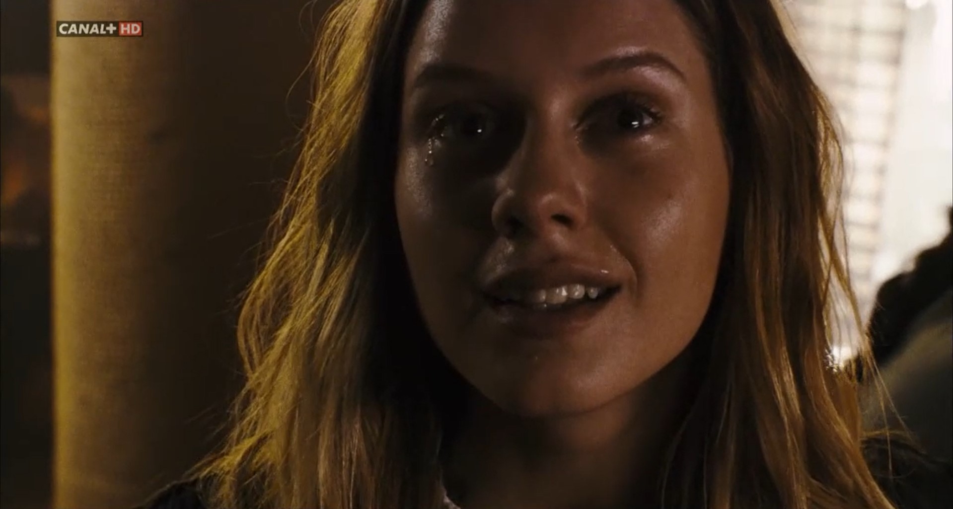 — Хорошего ветра!
— Говорят: «Попутного ветра!»
— Но, в общем, как говорят... Да чтобы ветер... Чтобы ветер унес тебя, моя дорогая подруга, моя любимая подруга, моя... птица.