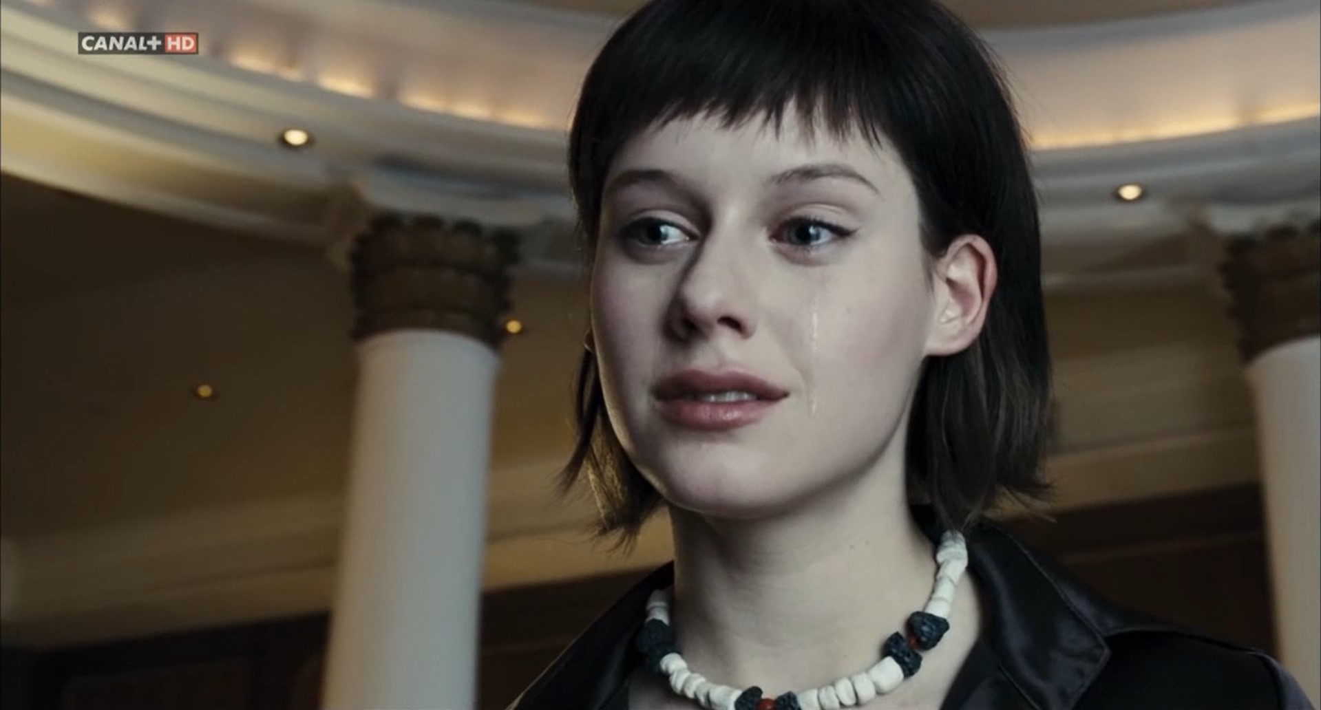 — Я не изобретал войны.
— Войны придумали люди вроде Вас. Но я уверена, что в душе Вы — хороший человек. Вы не можете быть настолько плохим.