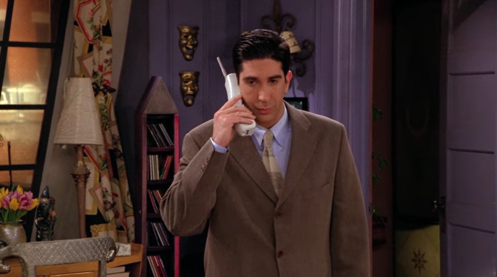 — Тут звонит дружок моей сестры, я тебе перезвоню.
— Алло, малыш, пока не забыла, я не оставляла у тебя свой лифчик?... МАМА?!?!?!??!