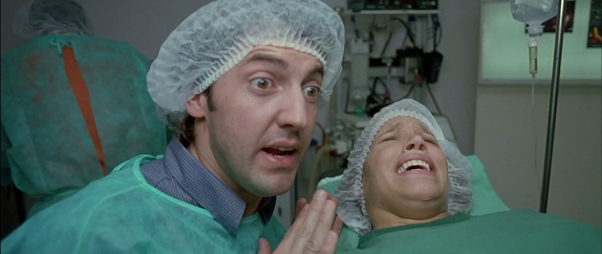 Эмильен Кутан-Корбадек доктор в родильном отделении — Показалась головка.
— Лысая?