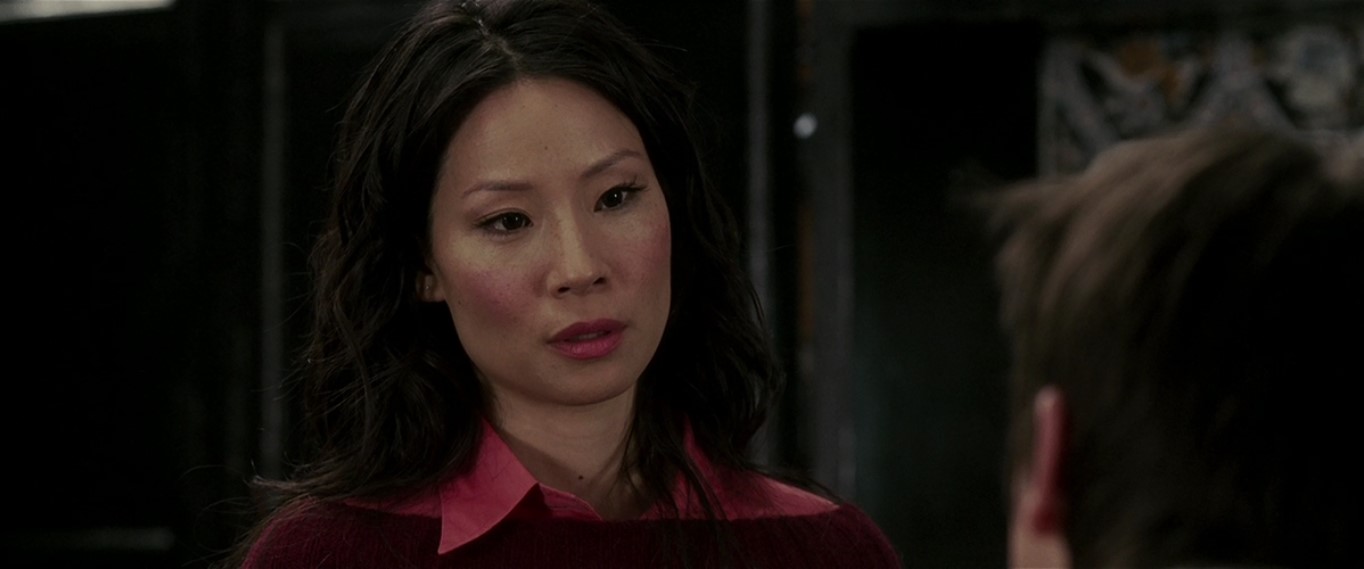 — Есть один парень, которого все зовут «Босс», а прямо напротив него живёт человек, которого называют «Раввином».
— Почему «Раввином»?
— Потому что он раввин... Так что, теперь я должен, говоря их языком, убрать «Голубка», чтобы мне простили долг, которого я не делал. Больше того, за сорок восемь часов мне нужно собрать 33 тысячи, а то «Раввин»... Я не знаю мистера Смита, но хуже всего, что я не Ник Фишер.
— Вот потеха.
— Да уж, я ведь не игрок.
— Я имею в виду, что у ганстера сын – педик.