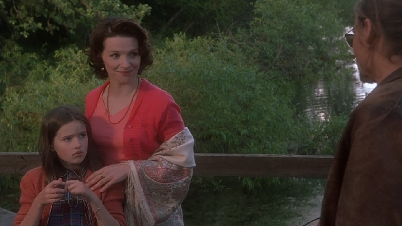 Ру: — Хочу предупредить. Подружитесь с нами — наживёте врагов.
Виенн Роше: — Обещаете?
Ру: — Гарантирую.