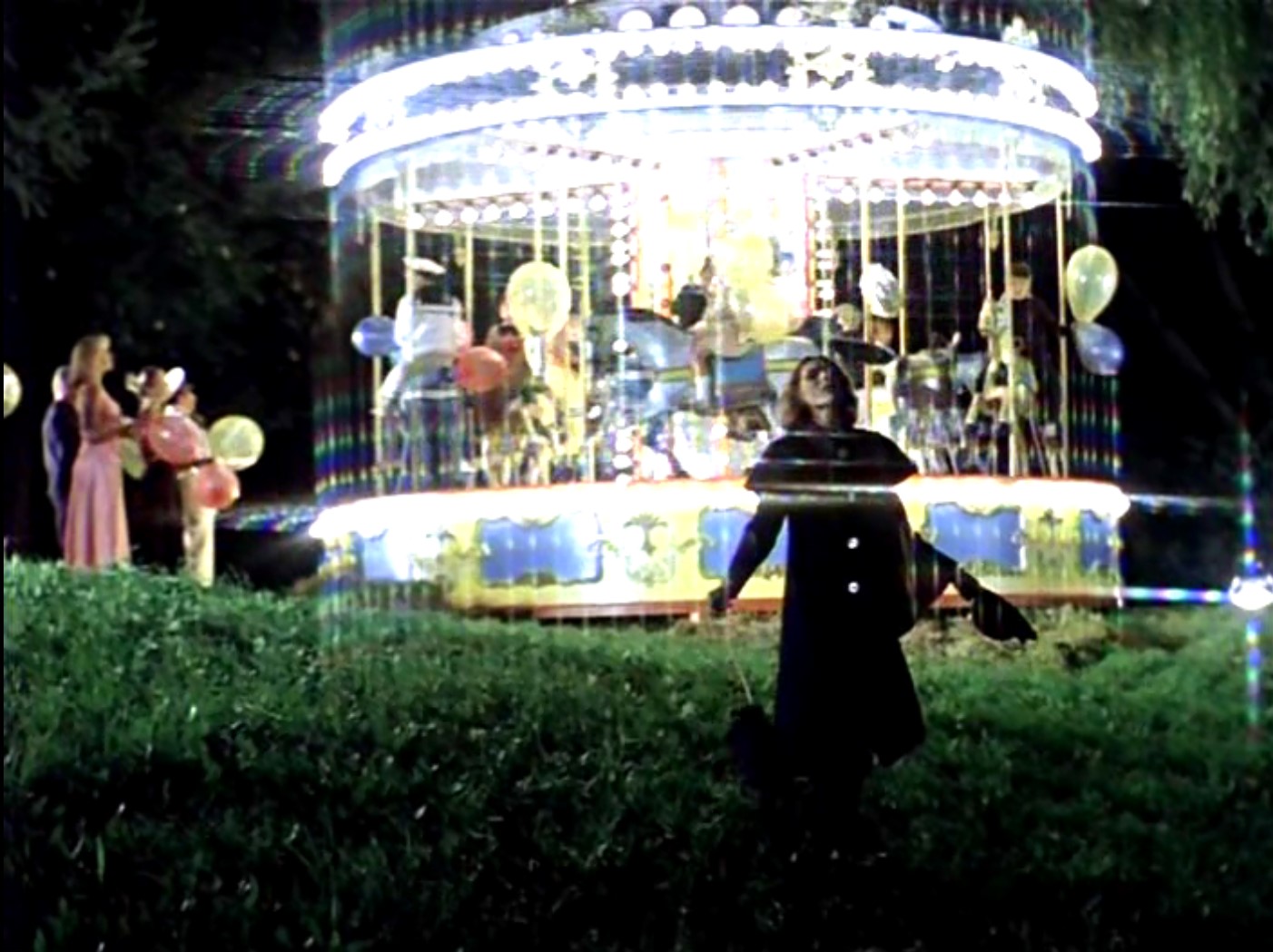 Завтра ветер переменится,
Завтра прошлому взамен
Он придёт,
Он будет добрый, ласковый
Ветер перемен.