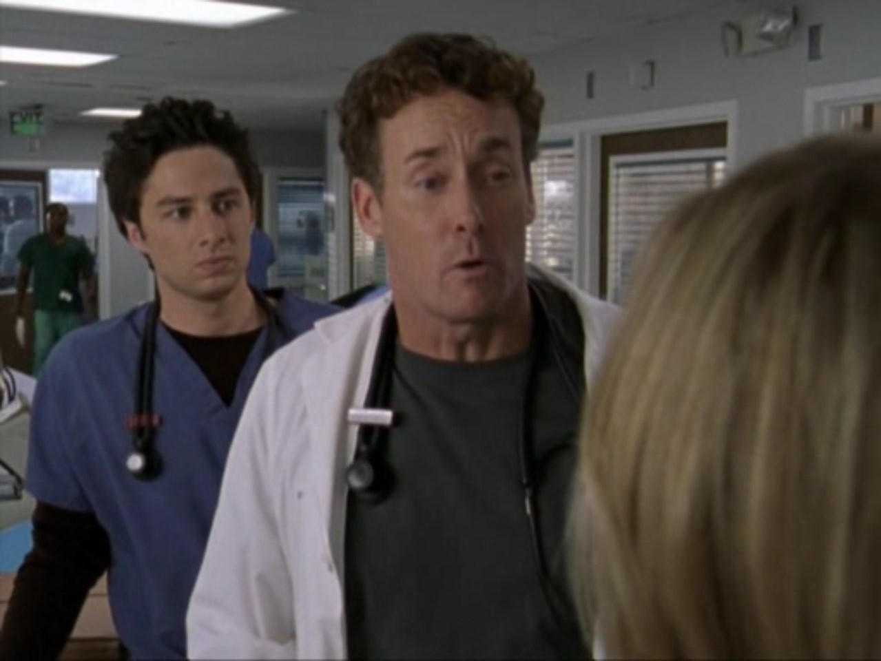 — Доктор Кокс, можно? У меня малепусенький вопрос по поводу некротизирующего фасциита миссис Кан.
— Барби, для тебя — что угодно.
— Супер!
— Кстати, забавное наблюдение. На прошлой неделе я проходил медосмотр, так вот, уровень холестерина у меня низкий, а давление зашкаливает. Врач был просто в шоке! Но слава Богу, что ты помогла мне решить эту загадку. Понимаешь, как только я услышал твой писк про малепусенькую проблемку мне пришлось собрать всё своё самообладание, чтобы кровь не брызнула из ушей.
— А вам не кажется, что за то время пока вы говорили, вы могли бы уже мне помочь?!
— Кажется, и это интереснее всего.