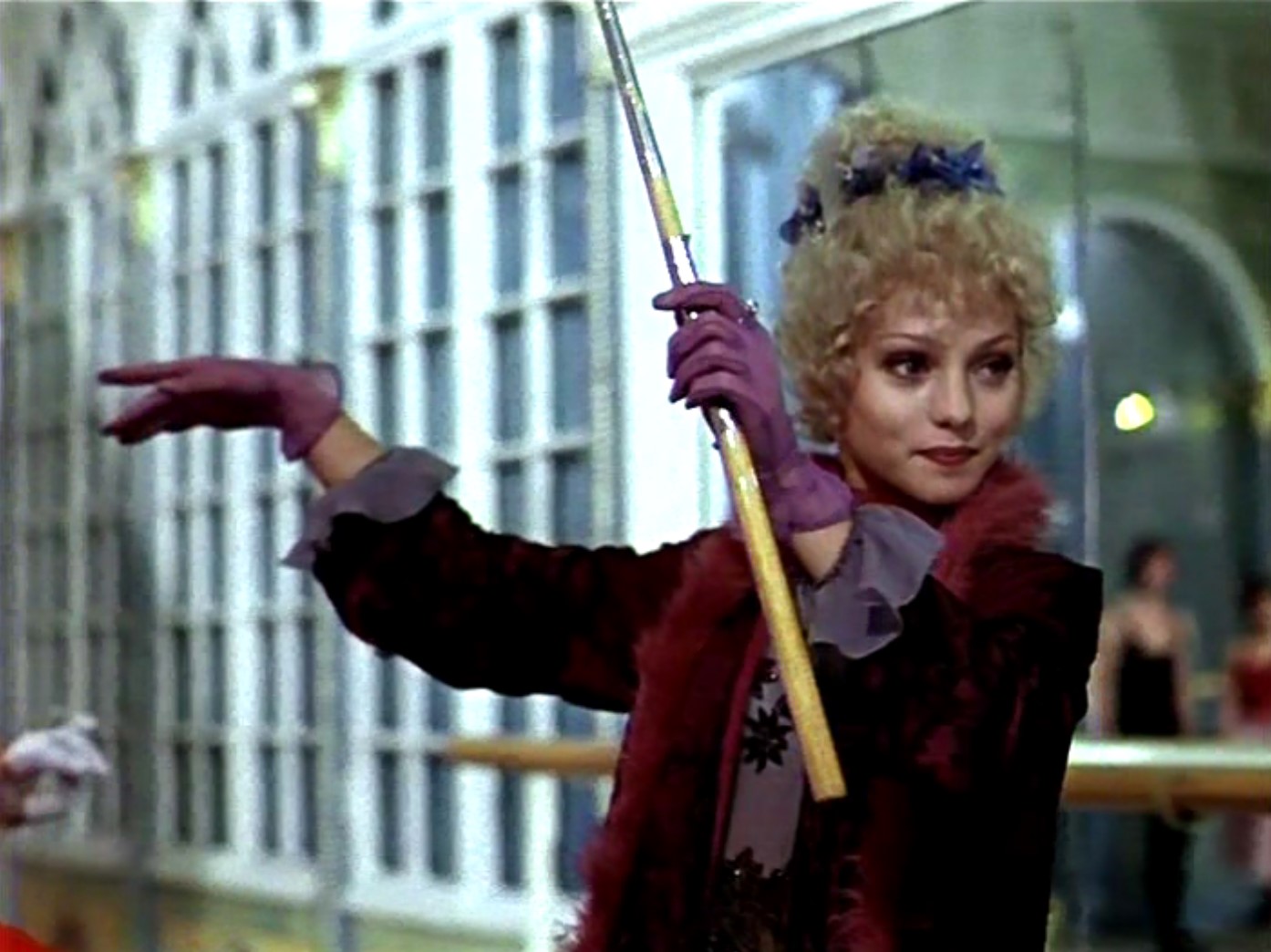 Бальные танцы, как в прочем и все другие, танцуются в паре, то есть вдвоем, иначе в них нет никакого смысла. Одиночество в танцах вредно отражается на мировоззрении.